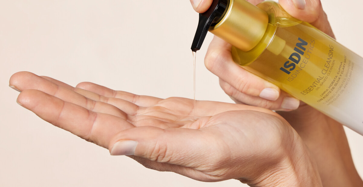 How should you cleanse your face? Oil cleanser on hand
