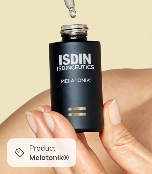 ISDIN Melatonik night serum with dropper, supporting skin repair and regeneration in a winter skincare routine